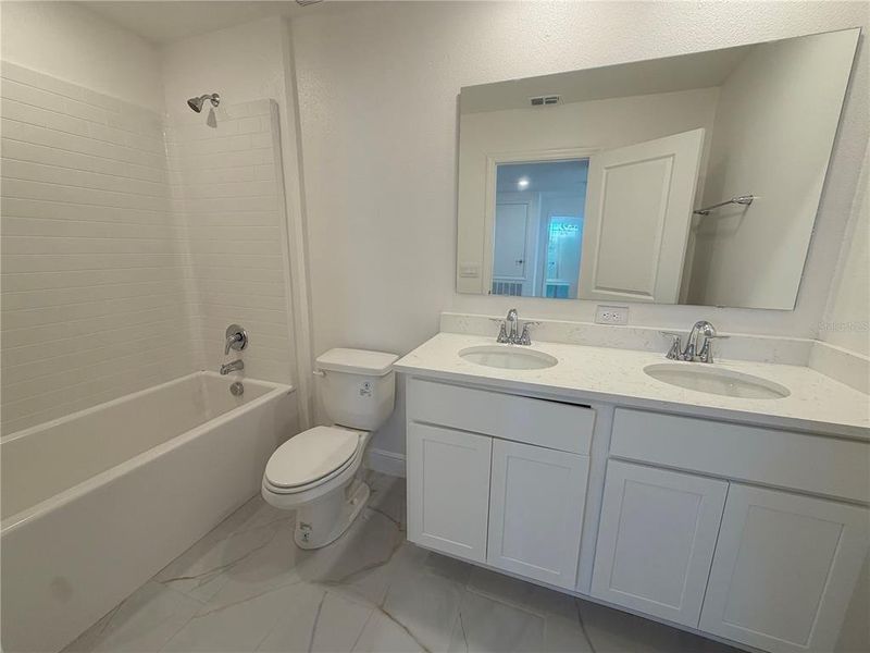 Furnished interior view inside a new home in Villa Pass, Mascotte (Image 11).