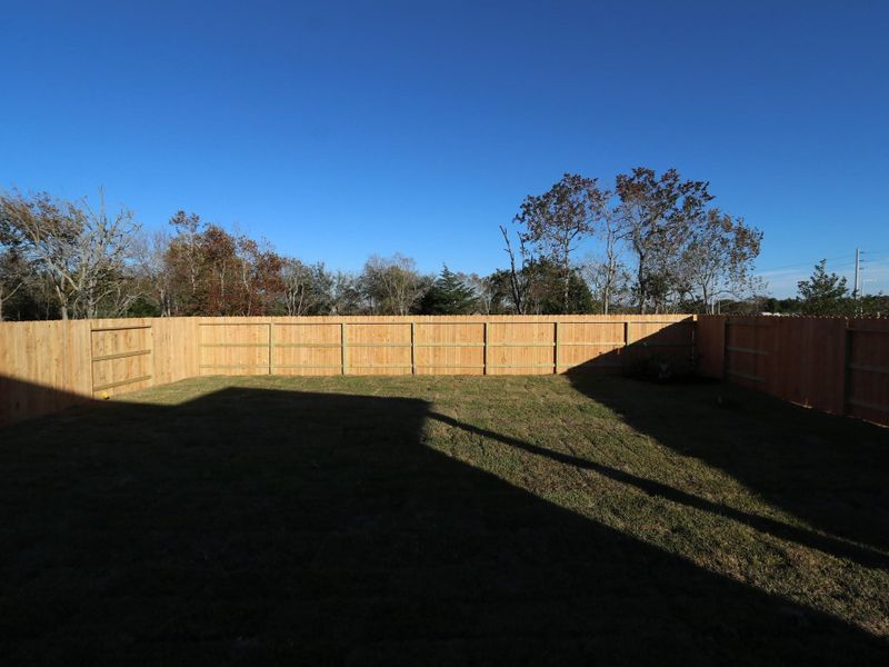 Exterior details and patio area of a home in Ambrose, La Marque (Image 4).