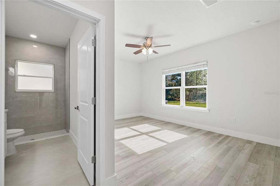 Spacious, unfurnished interior of a new home in , Ocala (Image 16).