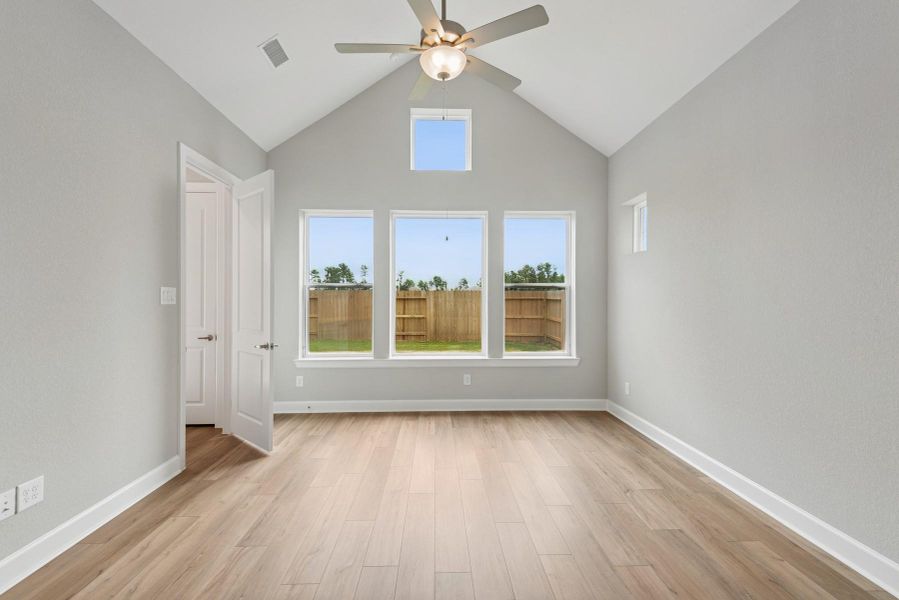 Spacious, unfurnished interior of a new home in ARTAVIA 45' Homesites, Conroe (Image 34).
