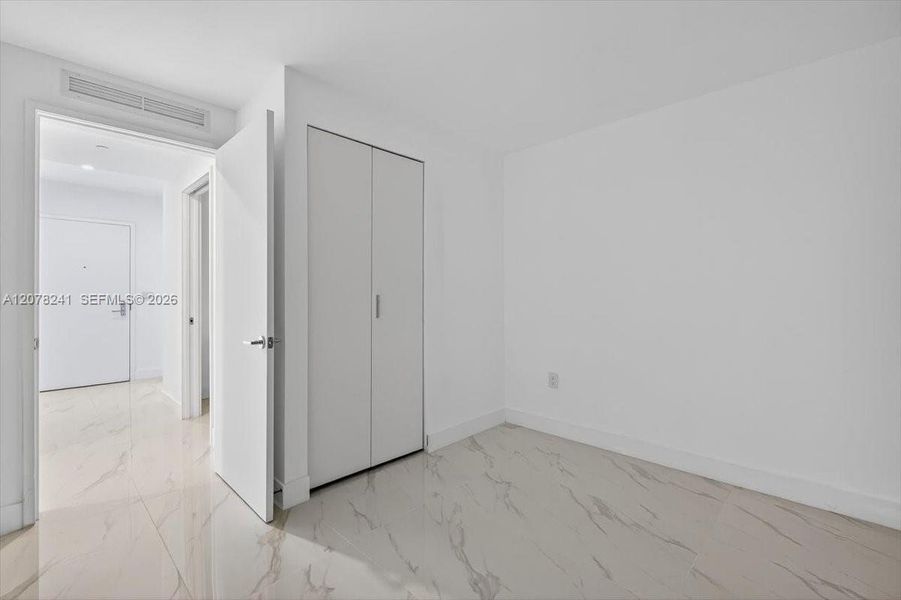 Spacious, unfurnished interior of a new home in Aria Reserve, Miami (Image 17). Spacious, unfurnished interior of a new home in Aria Reserve, Miami (Image 17).