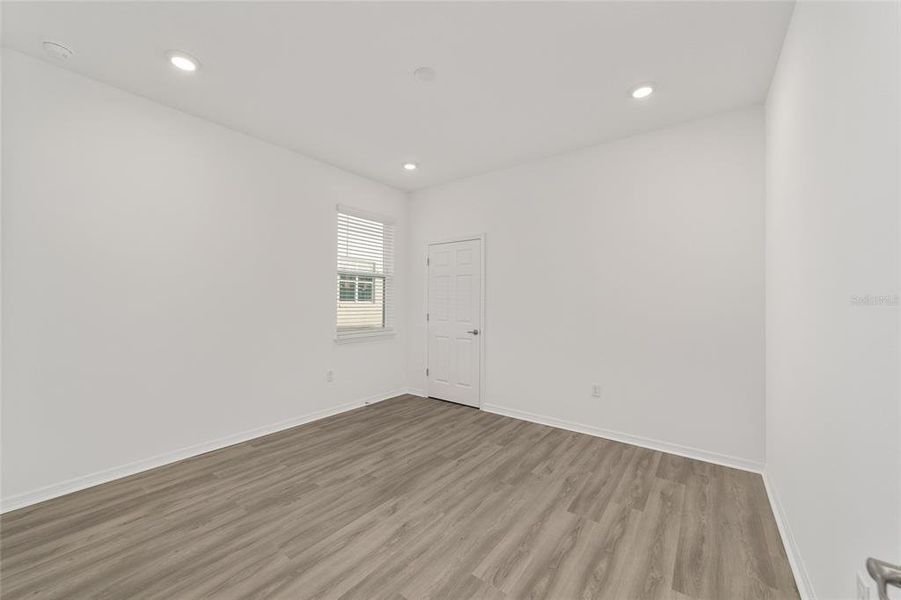 Spacious, unfurnished interior of a new home in Calesa Township, Ocala (Image 37).