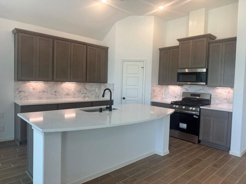 Furnished interior view inside a new home in Creekhaven, Iowa Colony (Image 12).