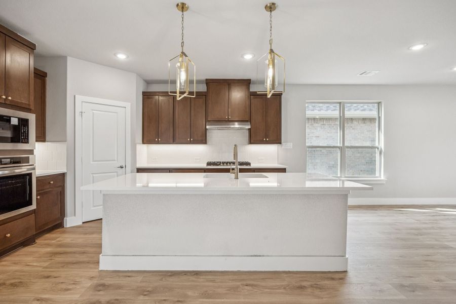 Furnished interior view inside a new home in Dove Hollow, Waxahachie (Image 9).