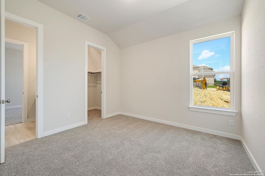 Spacious, unfurnished interior of a new home in Meyer Ranch, New Braunfels (Image 22).