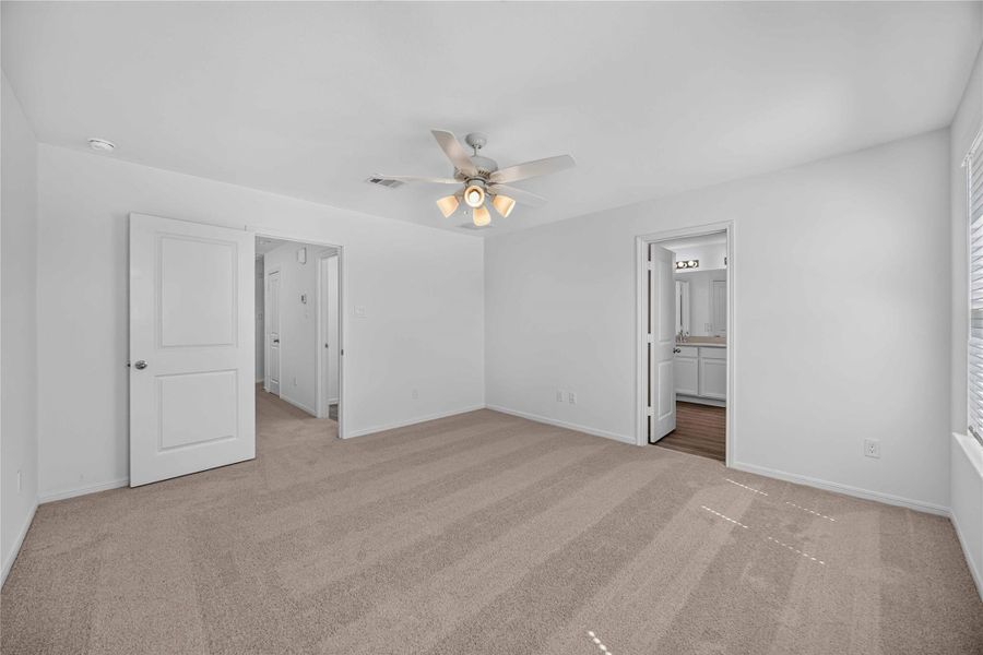 Spacious, unfurnished interior of a new home in , Houston (Image 20).