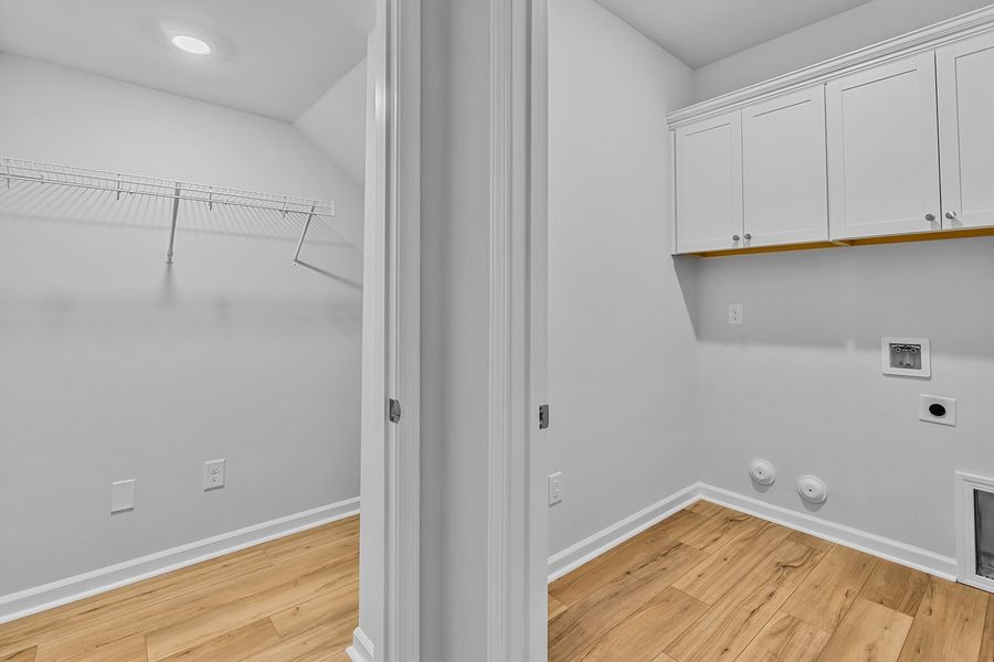 Spacious, unfurnished interior of a new home in Fieldstone, Lexington (Image 24).