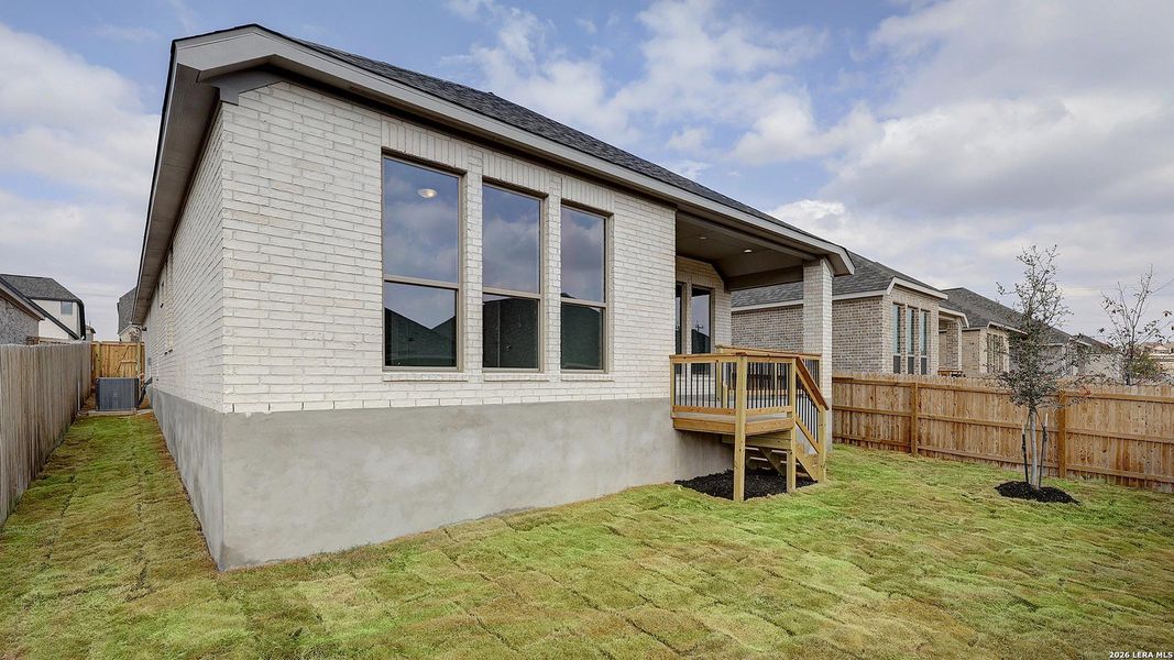 Exterior details and patio area of a home in Arcadia Ridge, San Antonio (Image 3).