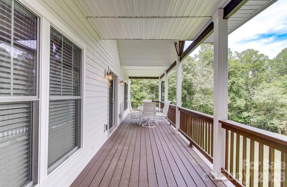Large front porch on mainb house Large front porch on mainb house