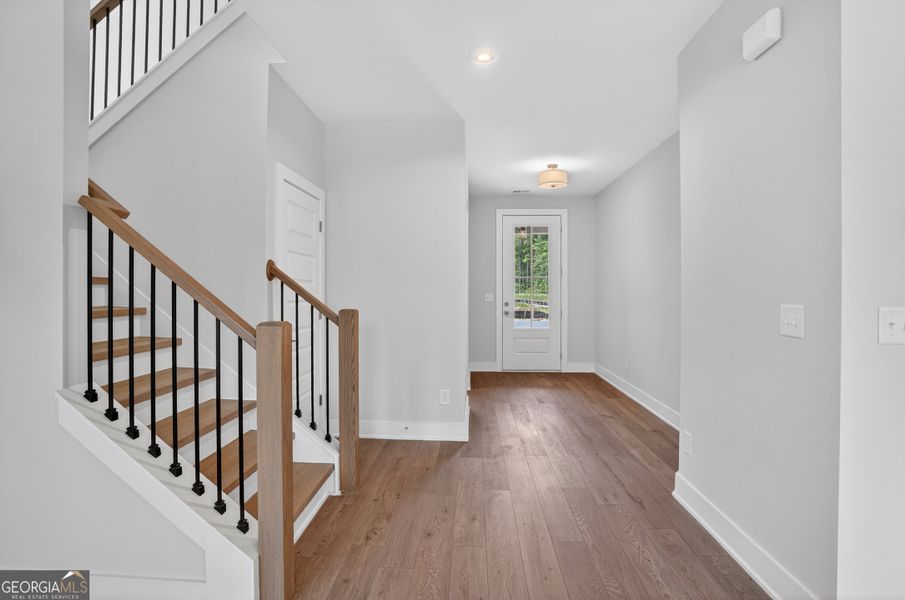 Spacious, unfurnished interior of a new home in The Fairways at Mirror Lake, Villa Rica (Image 16).