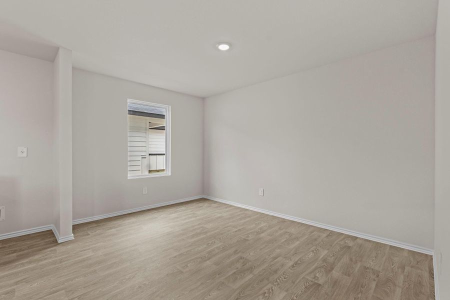 Spacious, unfurnished interior of a new home in Sunset Oaks, Maxwell (Image 26).