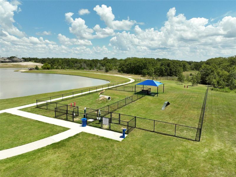 Community amenities in Southern Pointe, College Station (Image 20).