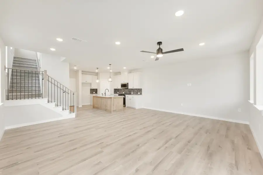 Spacious, unfurnished interior of a new home in Ten Mile Creek, Celina (Image 23).
