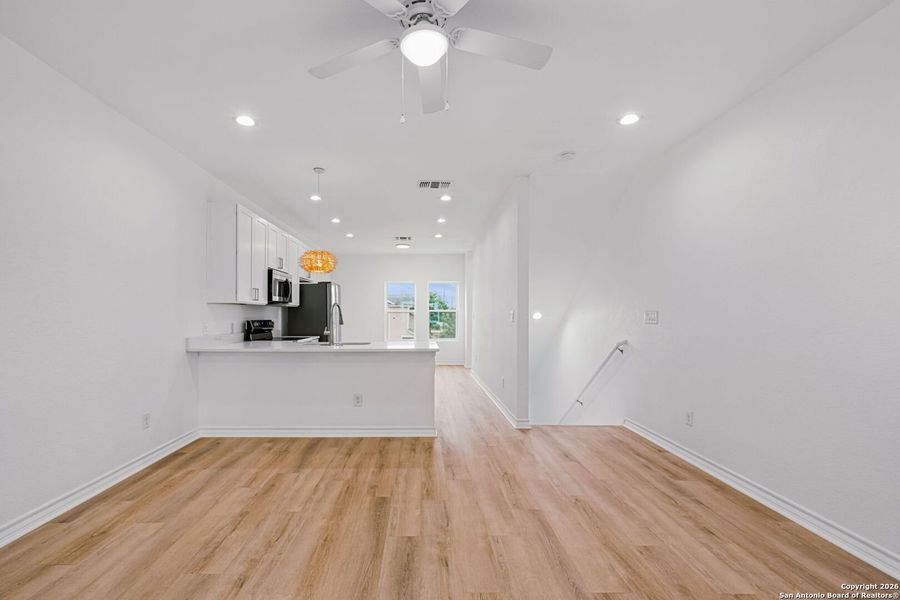 Spacious, unfurnished interior of a new home in , San Antonio (Image 34).