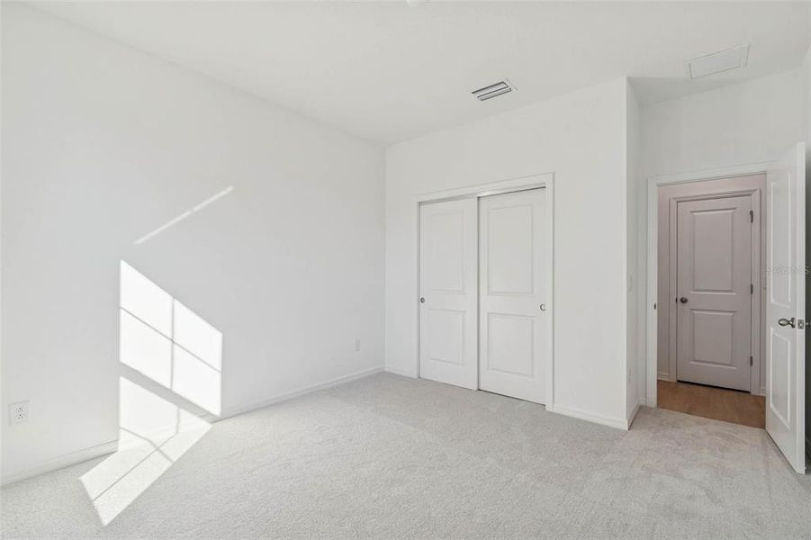 Spacious, unfurnished interior of a new home in Cascades at Southern Hills, Brooksville (Image 24).