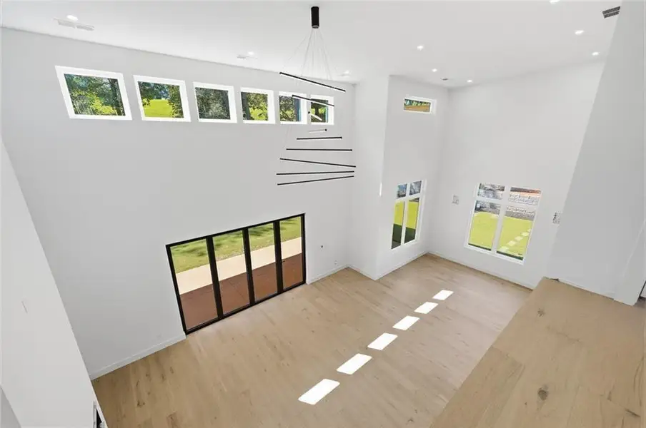 Spacious, unfurnished interior of a new home in , Gainesville (Image 40).