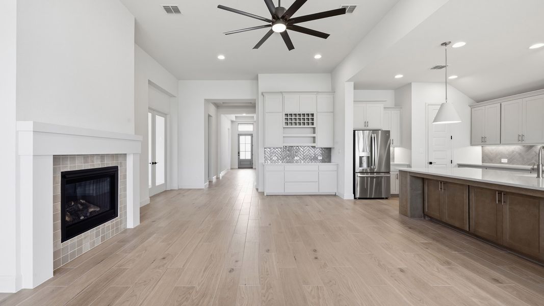 Spacious, unfurnished interior of a new home in Landmark, Denton (Image 15).