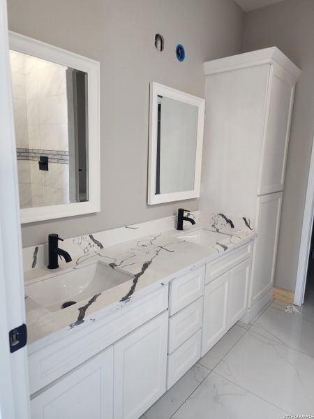 Furnished interior view inside a new home in , Eagle Pass (Image 5).
