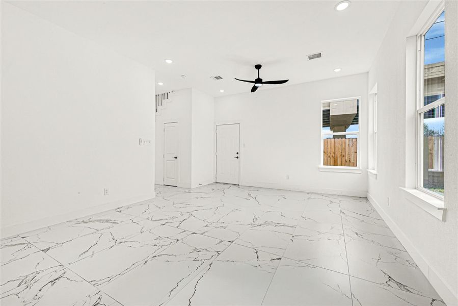 Spacious, unfurnished interior of a new home in , Houston (Image 28).