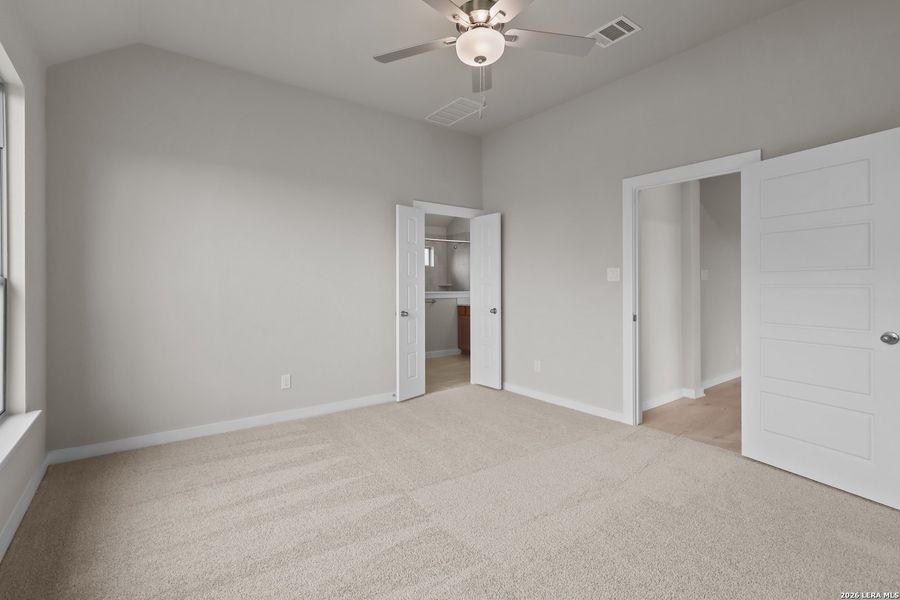 Spacious, unfurnished interior of a new home in Nopal Valley, San Antonio (Image 34). Spacious, unfurnished interior of a new home in Nopal Valley, San Antonio (Image 34).
