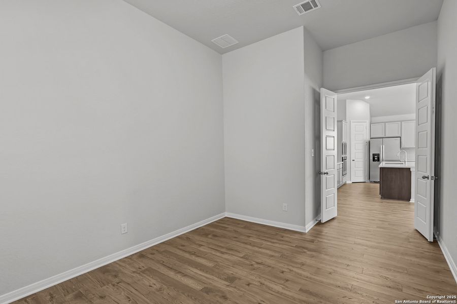 Spacious, unfurnished interior of a new home in Mayfair 50', New Braunfels (Image 23).