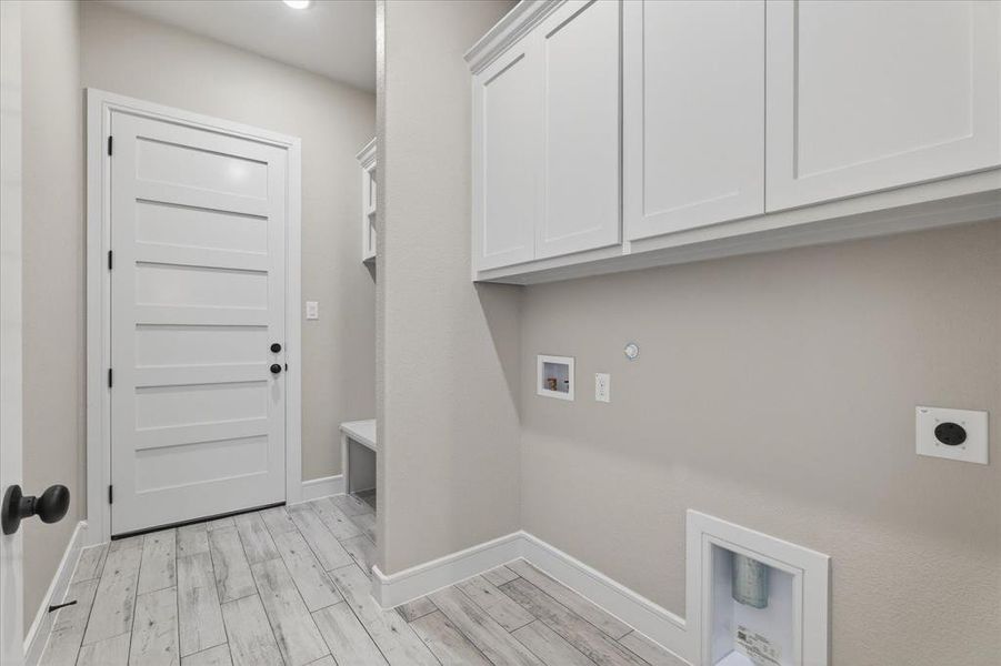 Spacious, unfurnished interior of a new home in , Celeste (Image 22).