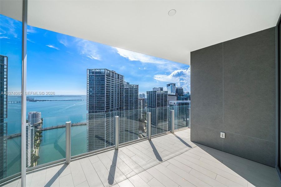Condo located in Miami, FL showcasing its design and architecture (Image 20).