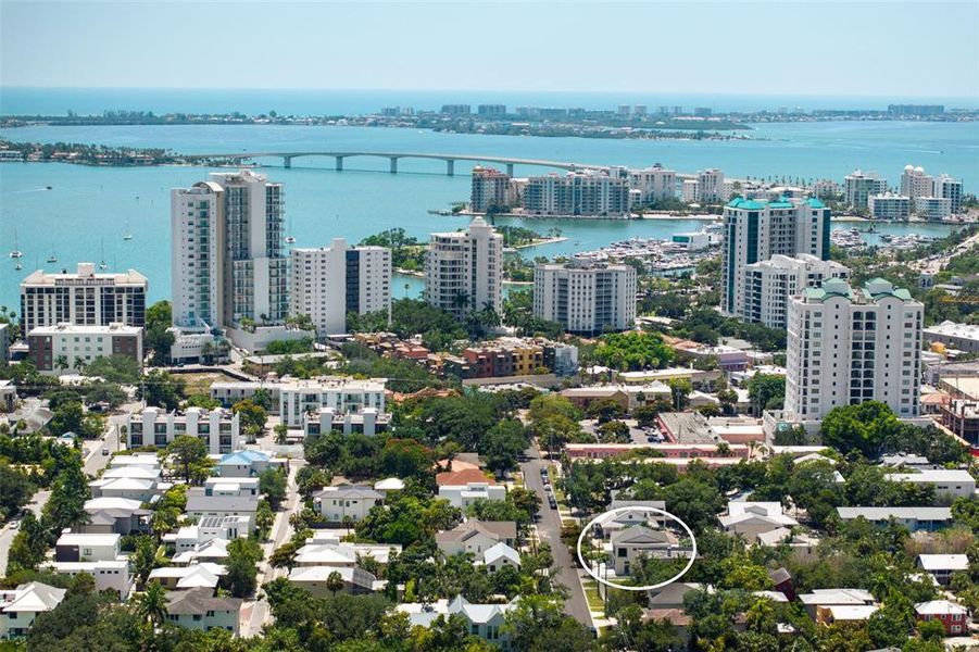 Condo located in Sarasota, FL showcasing its design and architecture (Image 5). Condo located in Sarasota, FL showcasing its design and architecture (Image 5).