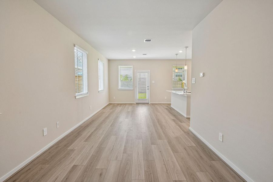 Spacious, unfurnished interior of a new home in Pinewood Trails - City Series, Atascocita (Image 22). Spacious, unfurnished interior of a new home in Pinewood Trails - City Series, Atascocita (Image 22).