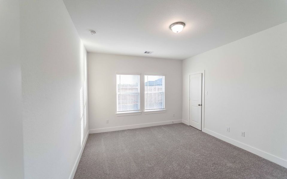 Spacious, unfurnished interior of a new home in River Ranch Meadows, Dayton (Image 12).