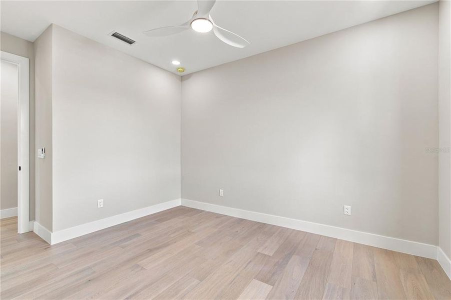 Spacious, unfurnished interior of a new home in , Tampa (Image 53).