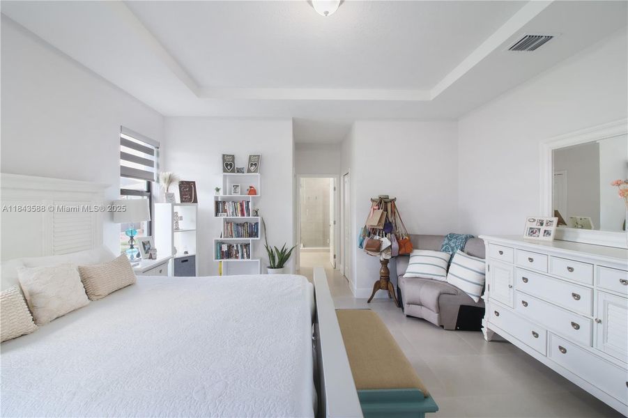 Furnished interior view inside a new home in , Homestead (Image 37).