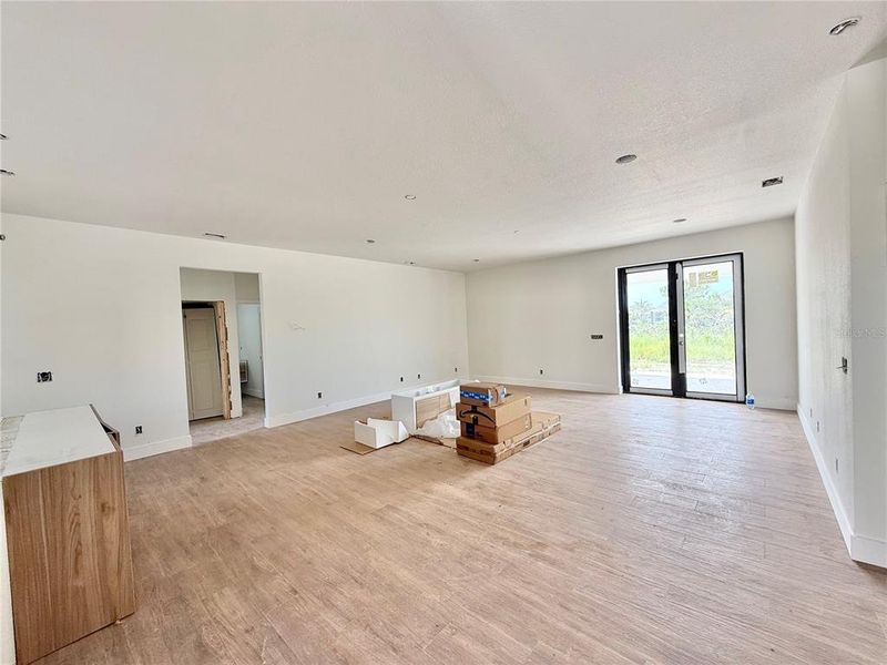 Spacious, unfurnished interior of a new home in , Port Charlotte (Image 11).
