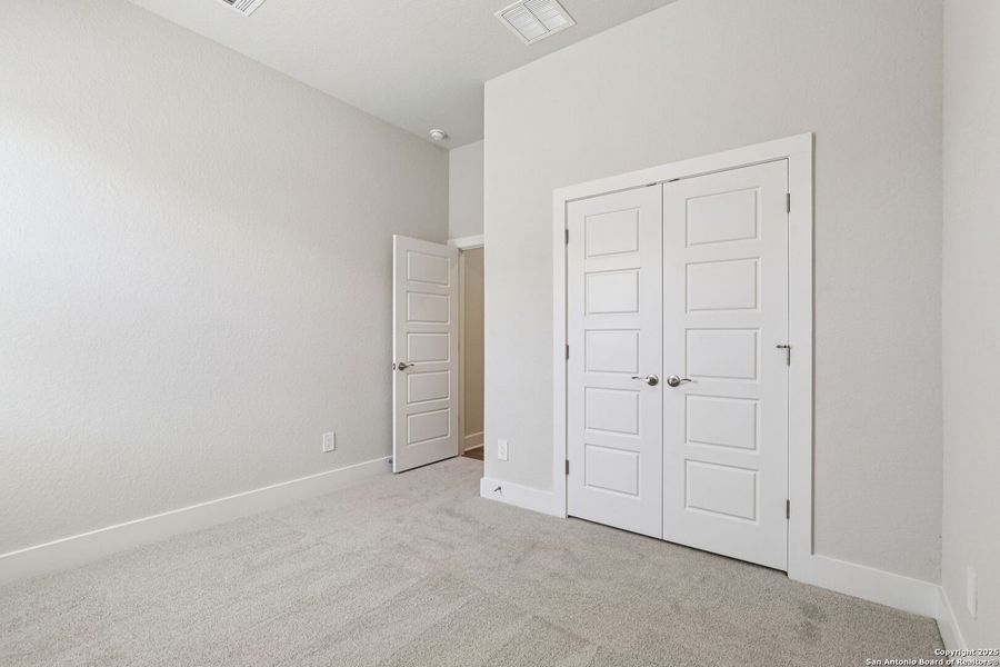 Spacious, unfurnished interior of a new home in Carmel Ranch, Schertz (Image 38).