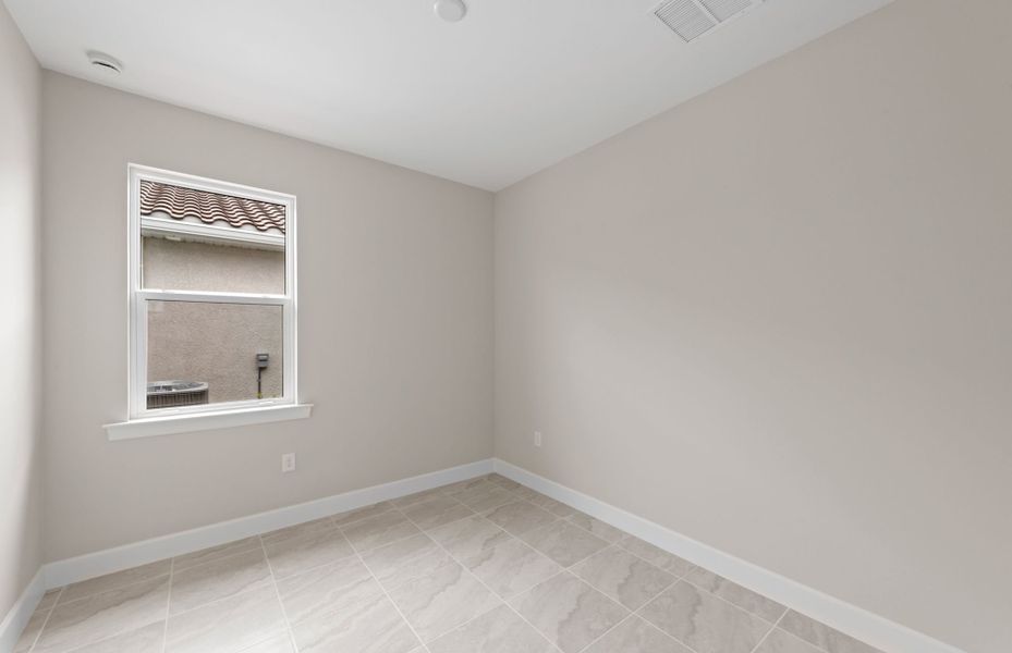 Spacious, unfurnished interior of a new home in Del Webb Oak Creek, North Fort Myers (Image 17).