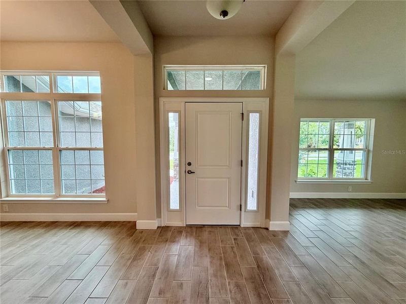 Spacious, unfurnished interior of a new home in South Gulf Cove, Port Charlotte (Image 15).