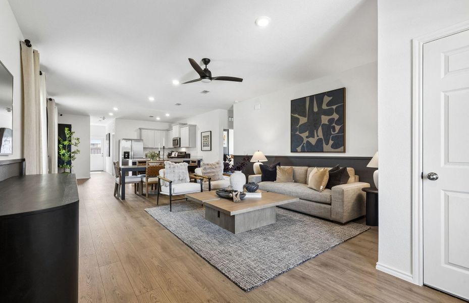 Representative furnished interior of a home built from the Livingston by Pulte Homes in Cottonwood, Howe (Image 19).