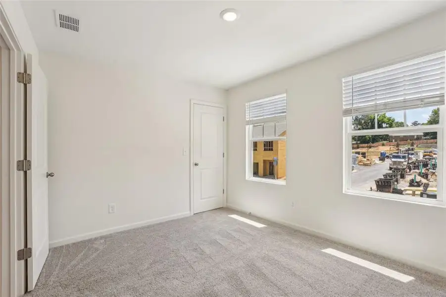 Spacious, unfurnished interior of a new home in , Kissimmee (Image 17).