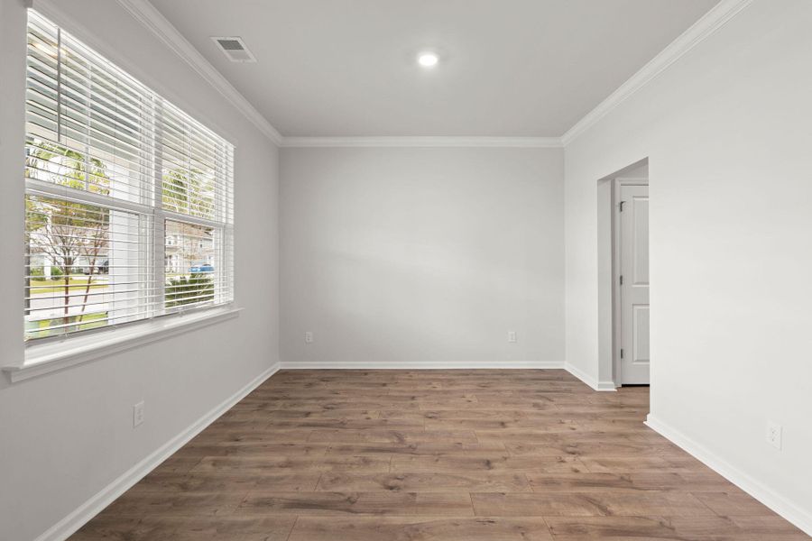 Spacious, unfurnished interior of a new home in The Ponds, Summerville (Image 22).