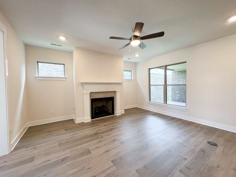 Spacious, unfurnished interior of a new home in The Paddock, Gallatin (Image 5).