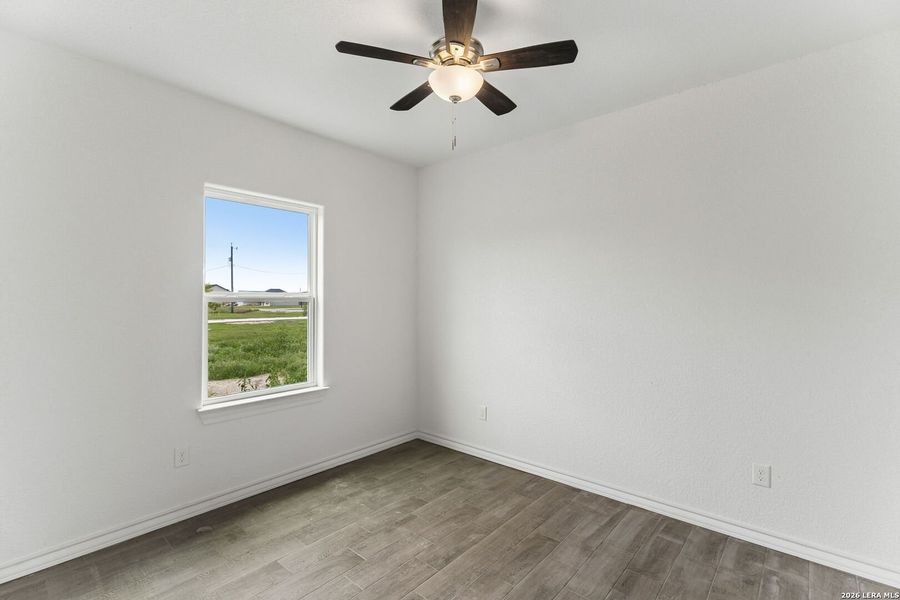 Spacious, unfurnished interior of a new home in , Natalia (Image 35).