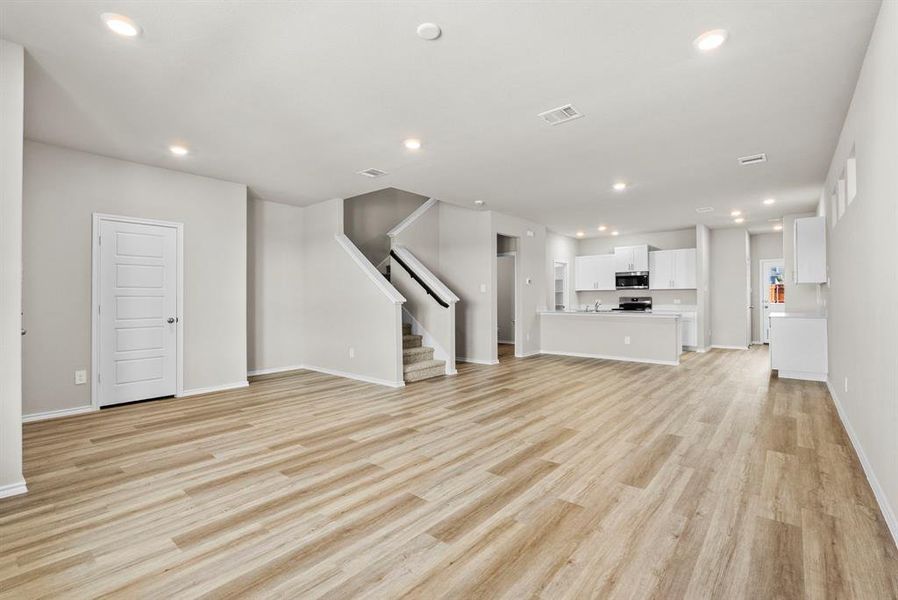 Spacious, unfurnished interior of a new home in Orchard Village, Fort Worth (Image 14).