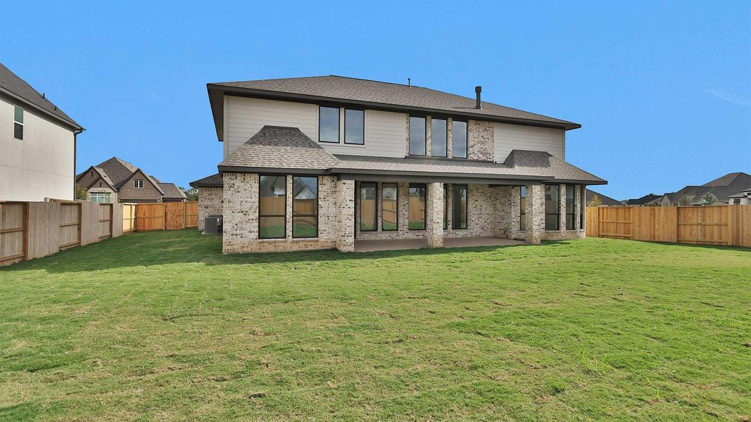 Exterior details and patio area of a home in Meridiana 70', Manvel (Image 4).