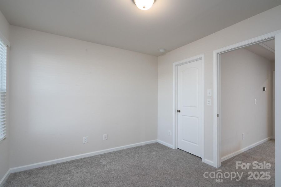 Spacious, unfurnished interior of a new home in Somerset, Fort Mill (Image 23).