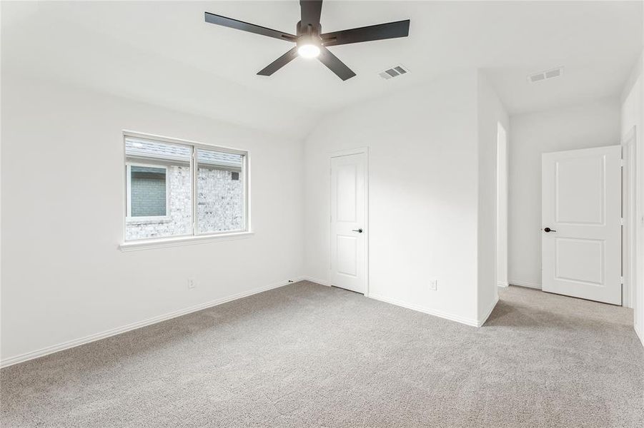 Spacious, unfurnished interior of a new home in Willow Wood, McKinney (Image 33).