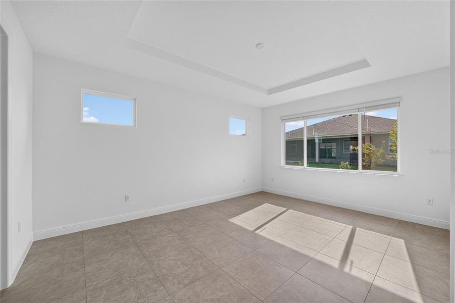Spacious, unfurnished interior of a new home in , Ocala (Image 20).