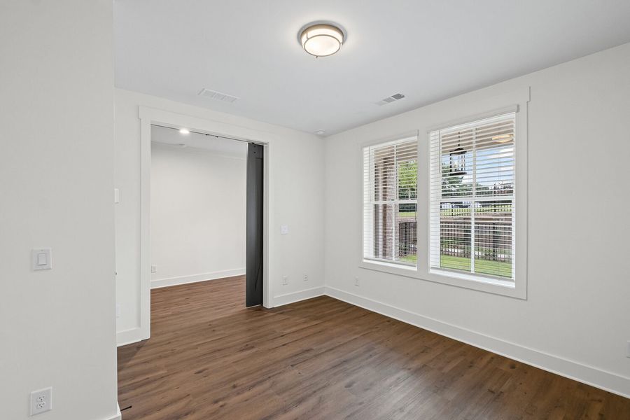 Spacious, unfurnished interior of a new home in Devin's Shire, Kennesaw (Image 10).