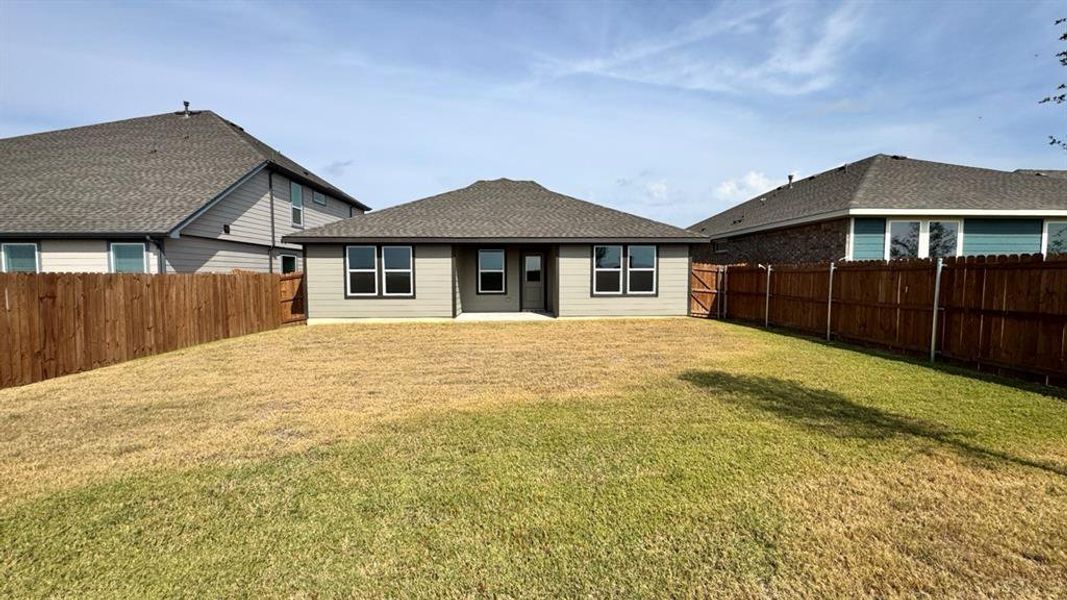 Exterior details and patio area of a home in Rock Creek Ranch, Fort Worth (Image 4).