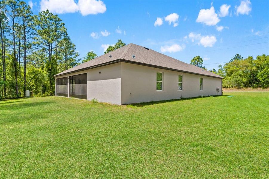 Exterior details and patio area of a home in , Weeki Wachee (Image 3).