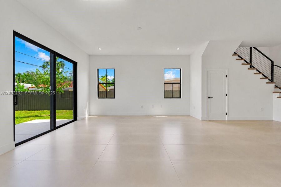 Spacious, unfurnished interior of a new home in , Miami (Image 28).